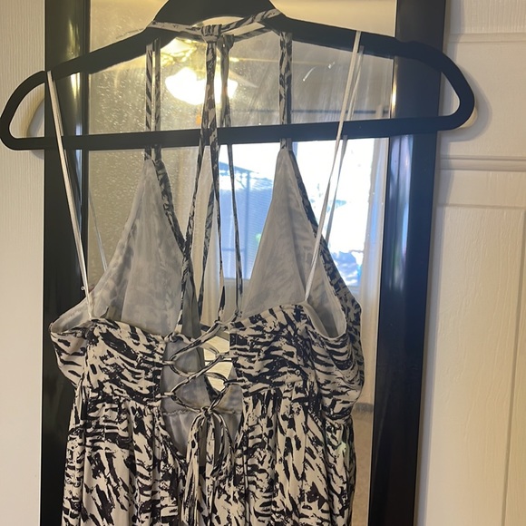 NWOT VICI Black and White Maxi Dress ~ Small - Picture 3 of 3